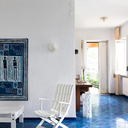 Anna Maria Villa *